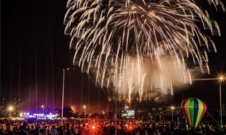 Hơn 50.000 người dân TPHCM 'đổi gió' đón năm mới tại trung tâm mới