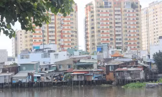 Lý do TPHCM vỡ kế hoạch di dời nhà trên và ven kênh rạch