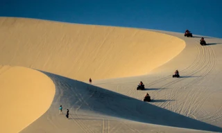 Đề nghị tạm dừng dịch vụ xe địa hình ở đồi cát Bàu Trắng sau vụ nữ du khách tử nạn