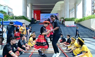 Sinh viên quốc tế và sinh viên Việt Nam giao lưu tài năng nghệ thuật