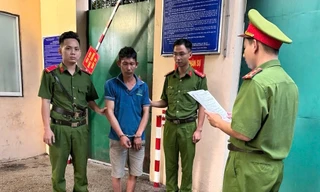 Bị kiểm tra nồng độ cồn, dùng dao chém công an