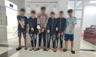 Vô cớ vác dao đuổi đánh, chiếm đoạt xe máy của người đi đường