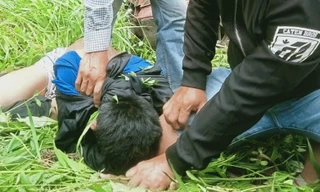 Người dân truy bắt tên cướp dây chuyền giữa chợ