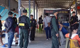 Gần 100 cảnh sát bao vây, khám xét đường dây cá độ bóng đá qua mạng