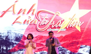 Vợ chồng thiếu tá Phương Mai cùng ca sĩ Trịnh Phương, Tố Hoa hát như nuốt đĩa 