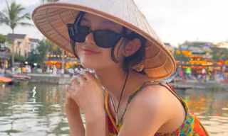 Thiên thần lai khoe ảnh ở Hội An