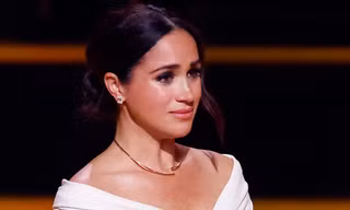 Meghan không dự lễ đăng cơ, Hoàng gia Anh thở phào