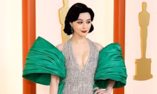 Phạm Băng Băng diện váy xẻ sâu đổ bộ thảm đỏ Oscar 