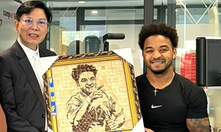 Vẽ cầu thủ Xuân Son từ gáo dừa