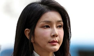 Chuyên gia nhận định gương mặt không tuổi của Đệ nhất phu nhân Hàn Quốc