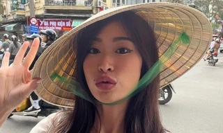 Mỹ nhân Thái Lan đăng ảnh dạo Hồ Gươm