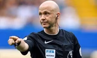 Nam diễn viên Hàn Quốc chế nhạo trọng tài World Cup 