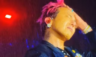 Tranh cãi thái độ của G-Dragon tại sân Mỹ Đình