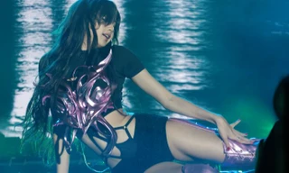 Khán giả lại sốc trước trang phục biểu diễn táo bạo của Lisa (BlackPink)