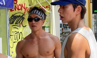 Nhóm tài tử Hàn Quốc cởi trần trên đường phố Nha Trang, khoe cơ bắp cuồn cuộn