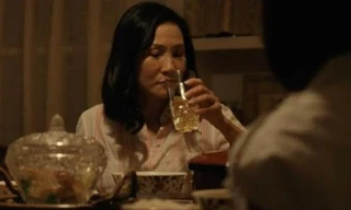 Tô canh chua, cốc trà đá và diễn viên Hồng Đào trong bộ phim hot toàn cầu