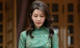 Đệ nhất phu nhân Hàn Quốc khiến váy áo cháy hàng