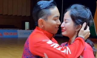 Khánh Thi, Phan Hiển mắc kẹt ở sân bay Đức vì đình công