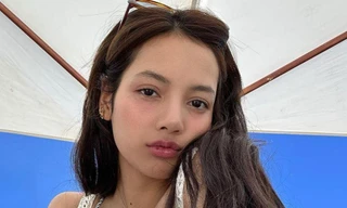 Lisa (BlackPink) xả loạt ảnh bikini 