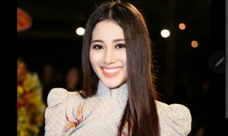 Thấy gì từ việc áo dài và album bolero xuất hiện ở Quảng trường Thời đại Mỹ?