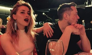 Elon Musk bất ngờ chia sẻ ảnh riêng tư của Amber Heard