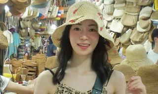 'Nữ hoàng cảnh nóng' Hàn Quốc đi chợ Nha Trang