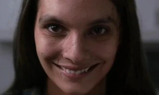 'Smile' - nụ cười điên loạn