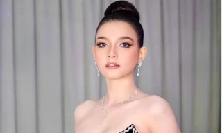 Hoa hậu Hoàn vũ Lào được bạn trai cầu hôn trên sàn catwalk