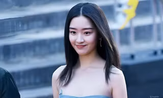 Nữ diễn viên sinh năm 2005 gây sốt