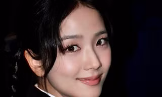 Rosé diện mốt lộ nội y, Jisoo hóa cây Dior sống gây sốt