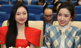 Người đẹp Nhân ái Ngọc Mai, Hoa hậu Nông Thúy Hằng đồng hành 'Nâng bước thủ khoa'