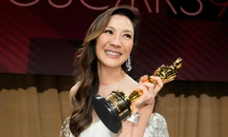 Dương Tử Quỳnh hóa vai bà đồng trong 'Án mạng ở Venice'