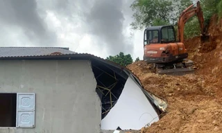 Sạt lở taluy khiến 2 người thương vong ở Vĩnh Phúc