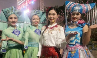 Chàng trai, cô gái người Choang hát múa ở xứ Lạng