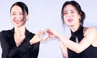 Hai 'nữ hoàng cảnh nóng' cũng không cứu được bộ phim