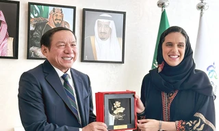 Công chúa Ả-rập Xê-út: Mở đường bay thẳng, xem xét cấp visa điện tử cho du khách Việt Nam