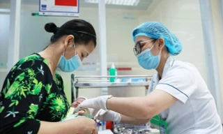 Tăng phụ cấp ưu đãi đối với viên chức y tế dự phòng, y tế cơ sở