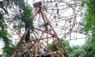 Tháo dỡ 'vòng quay mặt trời' gỉ sét tại Công viên Tuổi trẻ