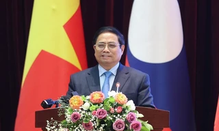 Việt - Lào 'hạt muối cắn đôi, cọng rau bẻ nửa'