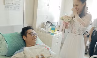 Sau tai nạn, thay vì chia tay, cô gái quyết định cầu hôn bạn trai.
