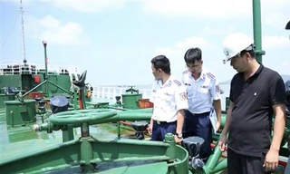 Bắt giữ tàu chở 1 triệu lít xăng không rõ nguồn gốc
