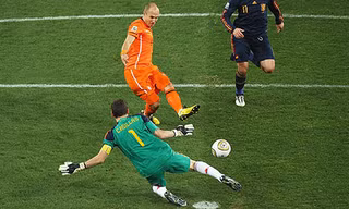 10 pha bỏ lỡ đáng quên nhất lịch sử World Cup