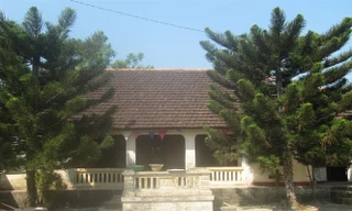 Nhiều căn nhà lá mái thay mái tranh bằng mái ngói.