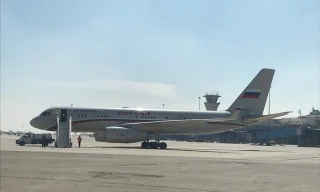 Máy bay Tu-204-300 mang số hiệu đăng ký RA-64057 của Nga hạ cánh ở Syria. Ảnh: Twitter.