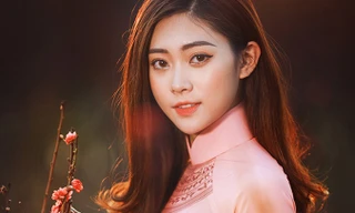 Dạo vườn đào Tết với thiếu nữ Hà Nội