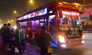 Theo chân những chiếc 'xe vua': Văn phòng trở thành 'bến xe cóc'