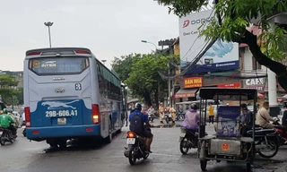 'Xe vua' lộng hành: Cơ quan chức năng Hà Nội bất lực?