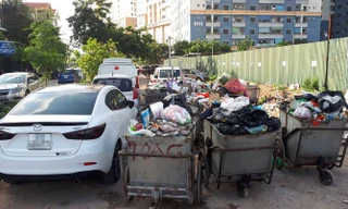 Bi hài mua nhà tiền tỷ, để xe bãi rác