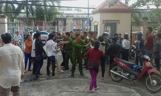 Hai bên gia đình bị cáo và bị hại lao vào đánh nhau tại tòa.