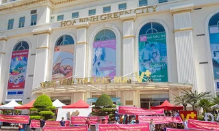 Người dân chung cư 'dát vàng' đội nắng 40 độ tố chủ đầu tư 'om' sổ đỏ